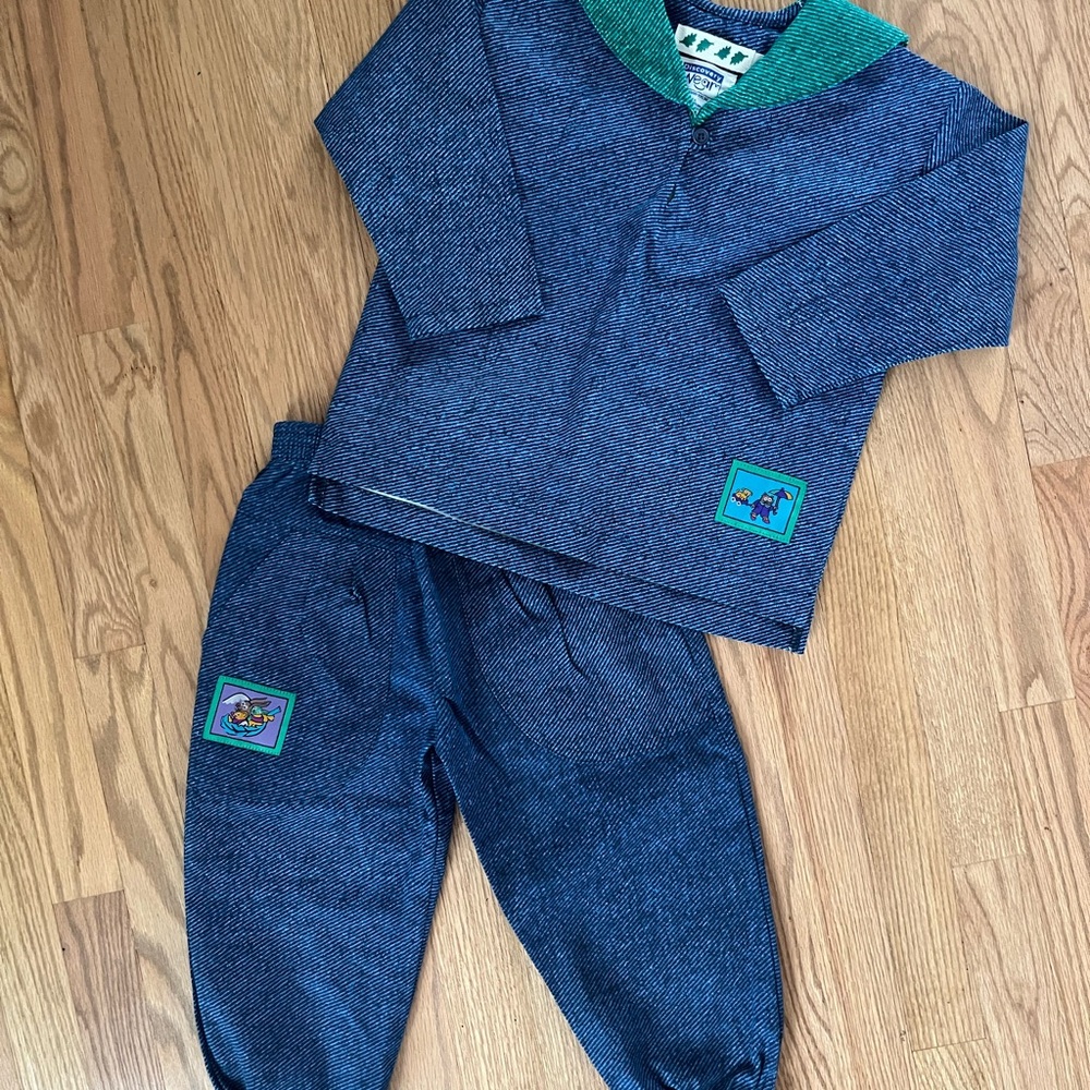 Vtg Discovery Wear Set size 4
